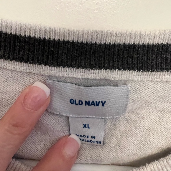 Old Navy‎ sweater - Picture 2 of 3